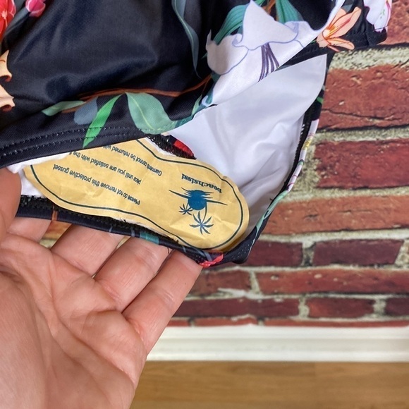 Beachsissi One Piece Swim Suit Size L - Picture 8 of 13